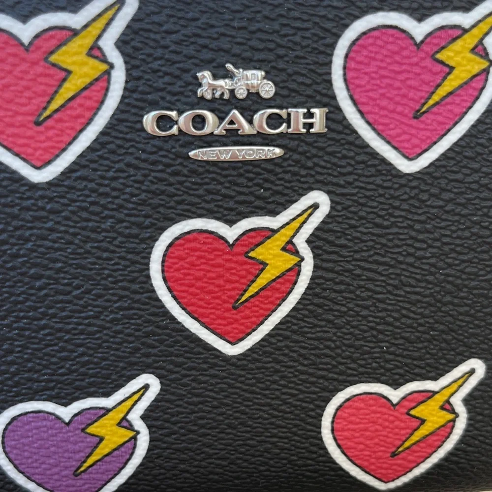 NWT COACH LONG ZIP AROUND WALLET WITH HEART BOLT PRINT